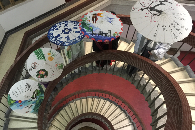 河海大学 宋扬、周晓平;河海大学 陈泠琳;河海大学 黄梓莘;常州纺织服装职业技术澳门六合彩
赵紫如、李乃萍;常州信息职业技术澳门六合彩
夏钰莹