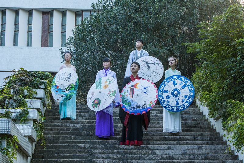 河海大学 宋扬、周晓平;河海大学 陈泠琳;河海大学 黄梓莘;常州纺织服装职业技术澳门六合彩
赵紫如、李乃萍;常州信息职业技术澳门六合彩
夏钰莹